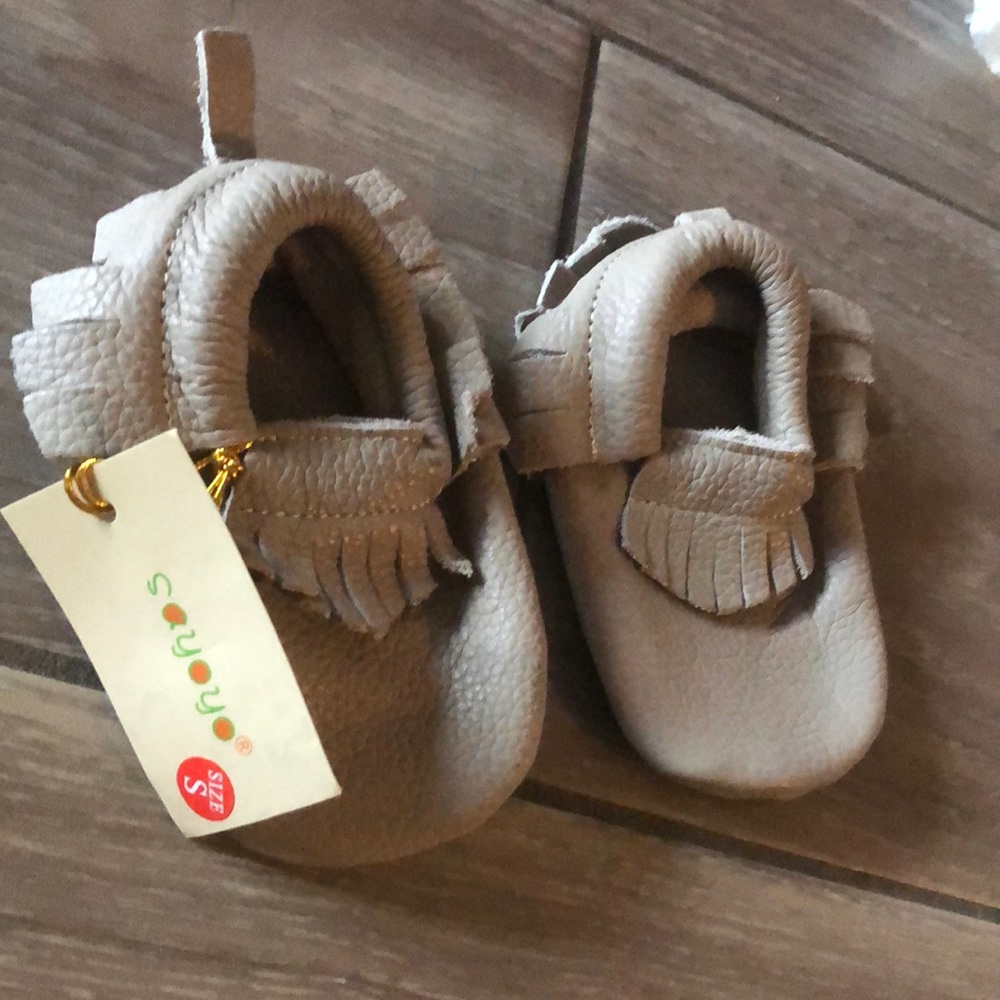 New Baby Moccasin booties size small